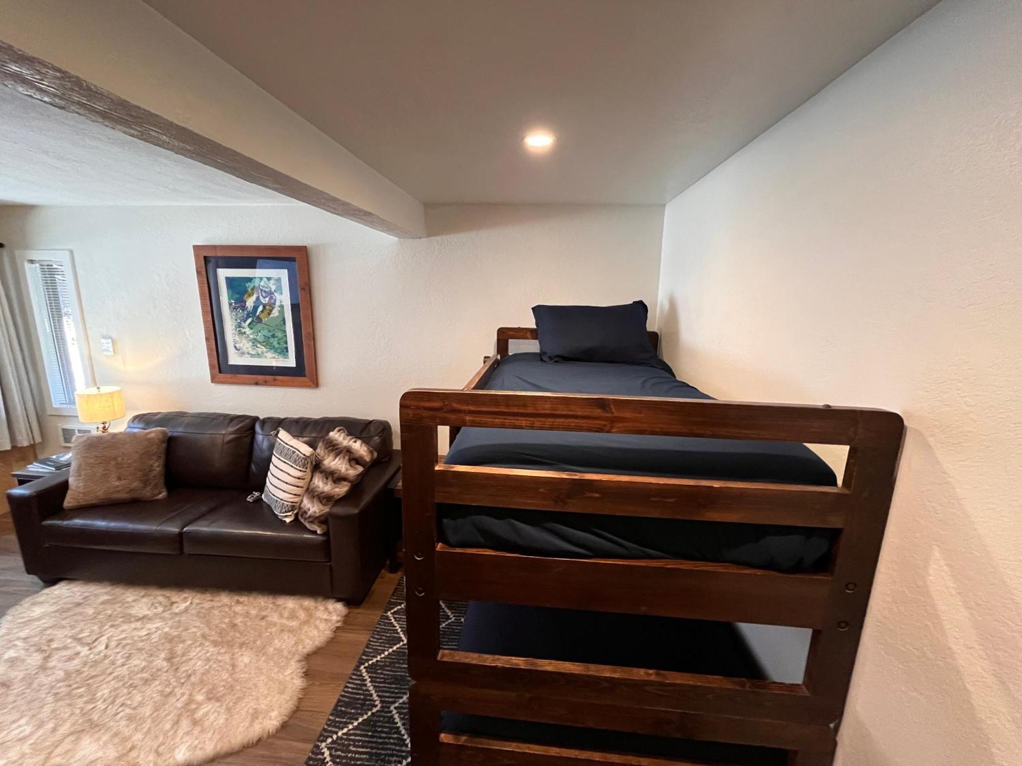 Tastefully Remodeled Condo At Mammoth Ski & Racquet Club, Hot Tub, Garage, 10 Min Walk To Ski Lifts Mammoth Lakes Kültér fotó