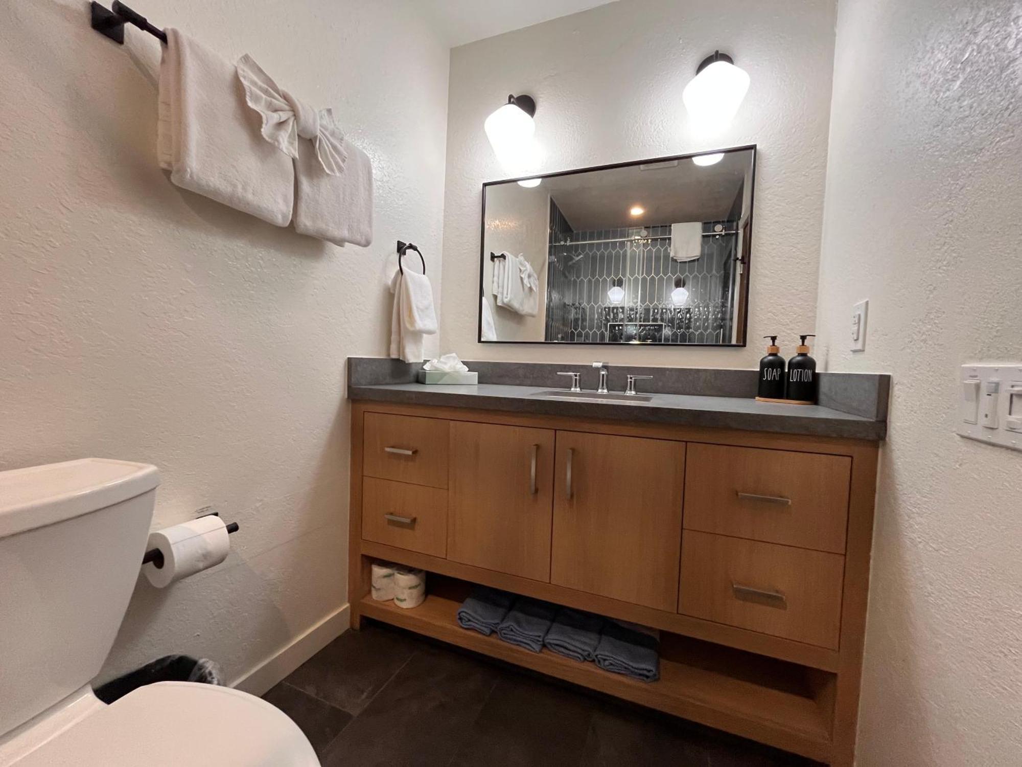 Tastefully Remodeled Condo At Mammoth Ski & Racquet Club, Hot Tub, Garage, 10 Min Walk To Ski Lifts Mammoth Lakes Kültér fotó